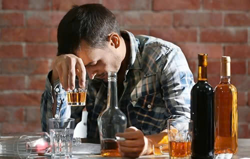 Nam giới uống rượu bia nhiều có ảnh hưởng đến sinh lý không?